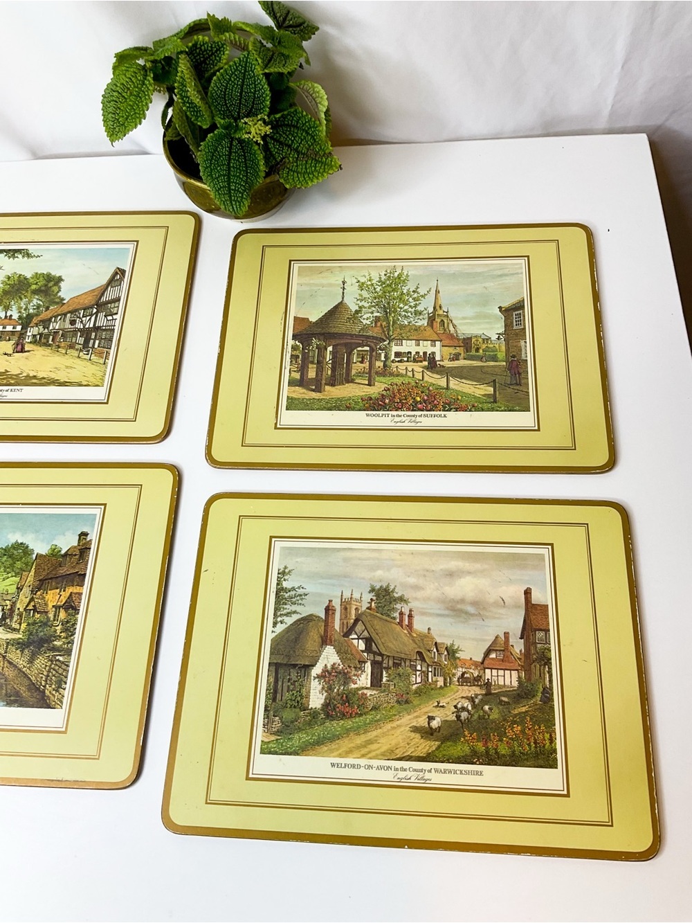 PIMPERNEL Set of 4 Vintage English Village Print Placemats in Pale Yellow